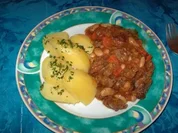Feines Rinderragout mit weißen Bohnen - Rezept