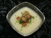 Pastinakencremesuppe mit Croutons - Rezept