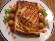 Maispoulardenbrust auf Blattspinat im Blätterteigmantel , Calvadossauce & Apfelperlen - Rezept