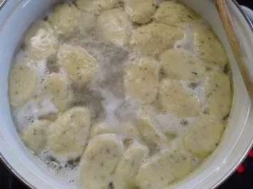 Rezept: Gemüsesuppe mit Käsenockerl Gemüsesuppe mit Käsenockerl - Rezept