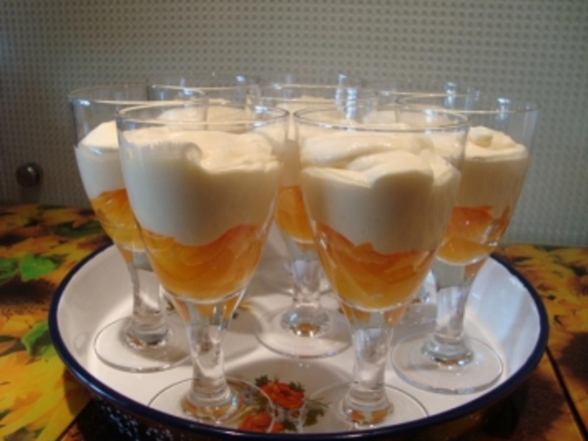 Dessert BarockCreme auf AprikosenKompott Rezept kochbar.de