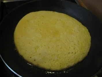 Schaumomelette von Ziegenfrischkäse mit Rosmarin & Akazienhonig - Rezept