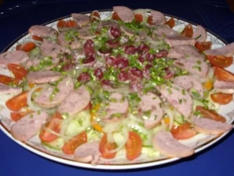 Rezept: Bunter Salat mit Regensburger Bild Nr. 3 Bunter Salat mit Regensburger - Rezept - Bild Nr. 3