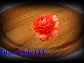 Beeren-Pizza mit Mandeln, Mozzarella und Basilikum - Rezept