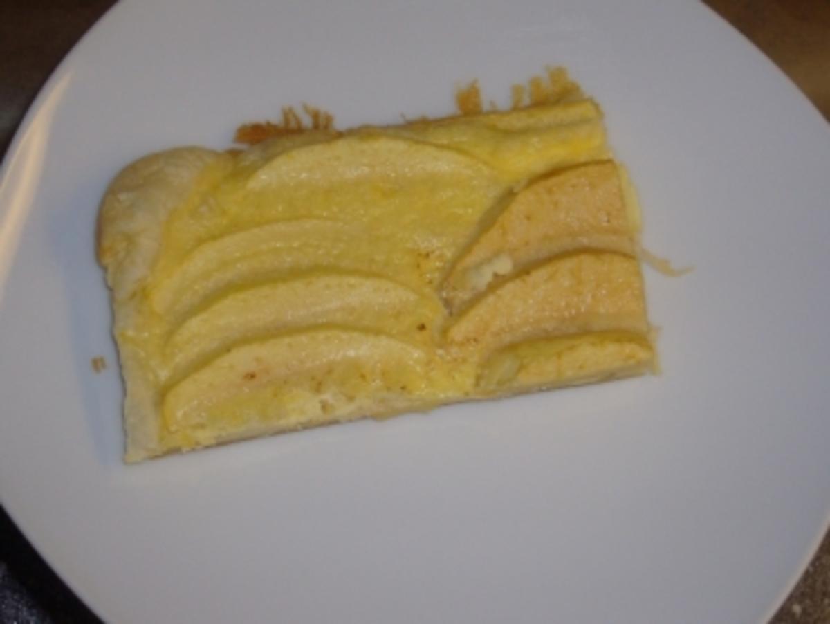 Kikis Apfelkuchen mit Puddingguss auf Blätterteig "light" - Rezept - Bild Nr. 2