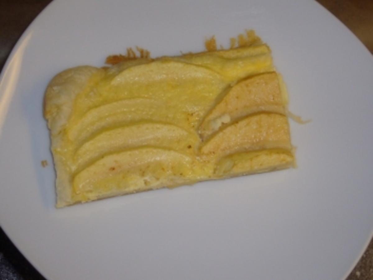 Kikis Apfelkuchen mit Puddingguss auf Blätterteig &amp;quot;light&amp;quot; - Rezept ...