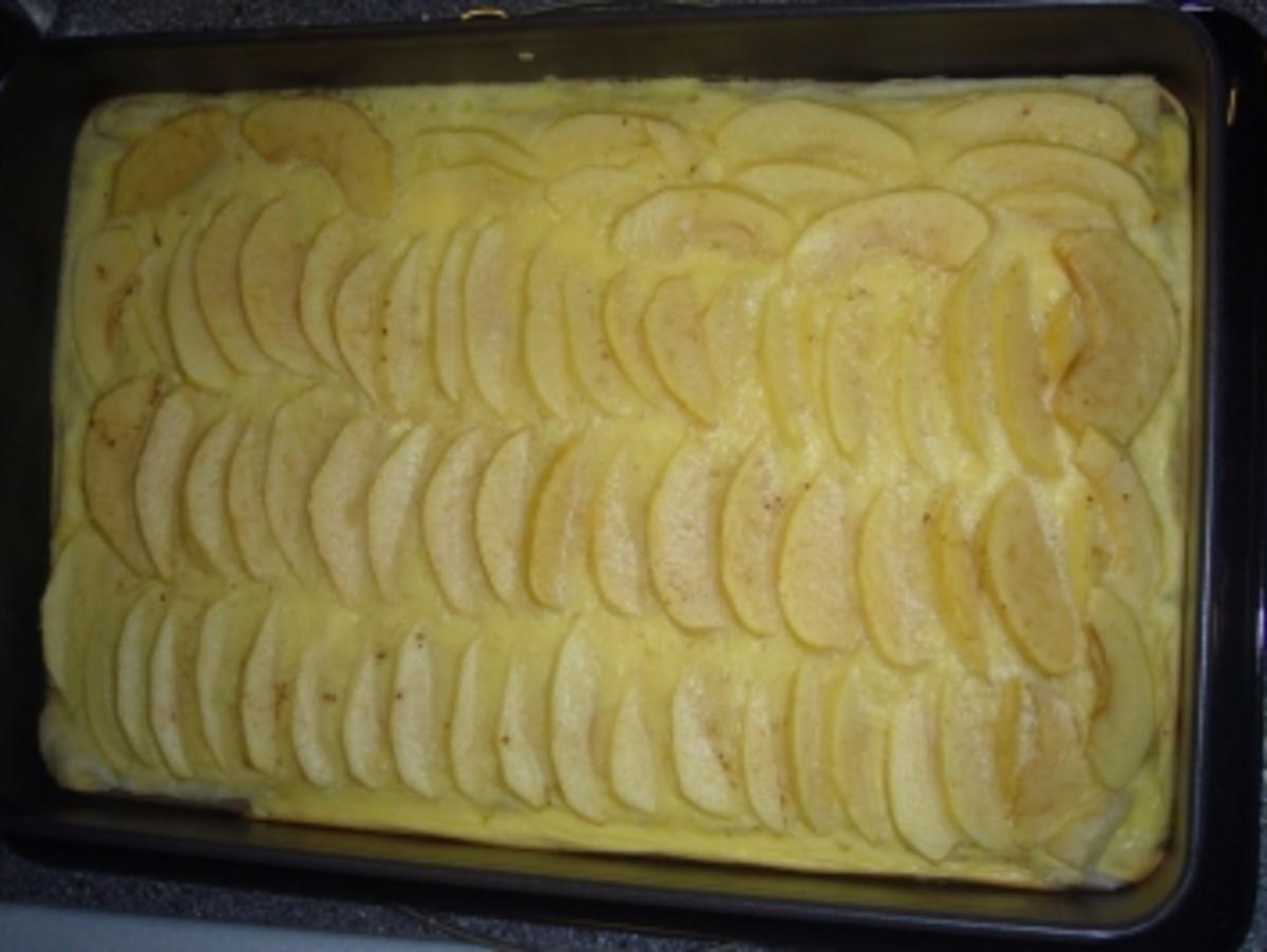 Kikis Apfelkuchen mit Puddingguss auf Blätterteig "light" - Rezept