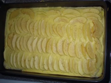 Kikis Apfelkuchen mit Puddingguss auf Blätterteig "light" - Rezept