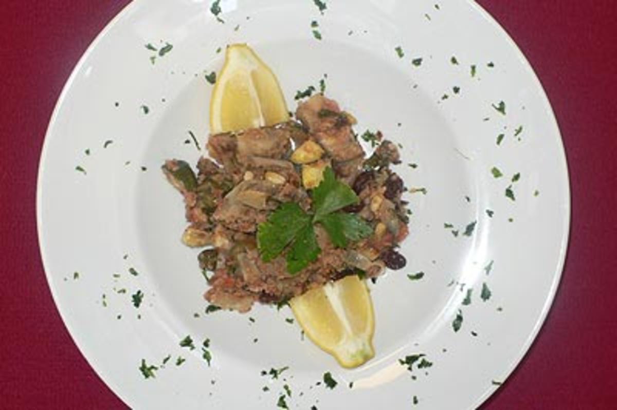 Caponata siciliana mit Parmesanbrot und Pomodori secchi - Rezept