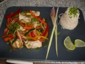 Rezept: Chop-Suey mit Limettenreis Chop-Suey mit Limettenreis - Rezept
