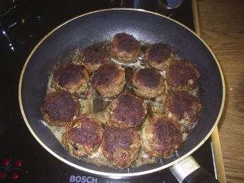 Rezept: Hack - pikante Frikadellen Bild Nr. 2 Hack - pikante Frikadellen - Rezept - Bild Nr. 2