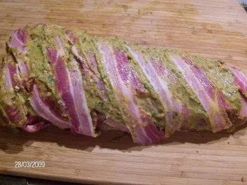 Rezept: Rinderbraten mit einer Senf-Kräuter-Hülle im Speckmantel Rinderbraten mit einer Senf-Kräuter-Hülle im Speckmantel - Rezept