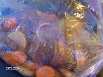 Rezept: Rinderbraten mit einer Senf-Kräuter-Hülle im Speckmantel Rinderbraten mit einer Senf-Kräuter-Hülle im Speckmantel - Rezept