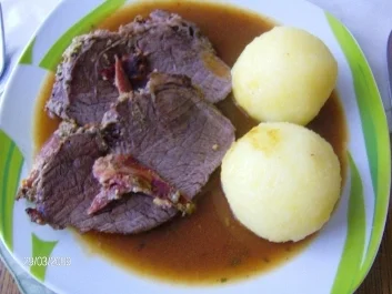 Rezept: Rinderbraten mit einer Senf-Kräuter-Hülle im Speckmantel Rinderbraten mit einer Senf-Kräuter-Hülle im Speckmantel - Rezept