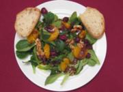 Feldsalat mit Mandarinen, Cranberries, Walnüssen und Zwiebel-Feigen-Dressing - Rezept