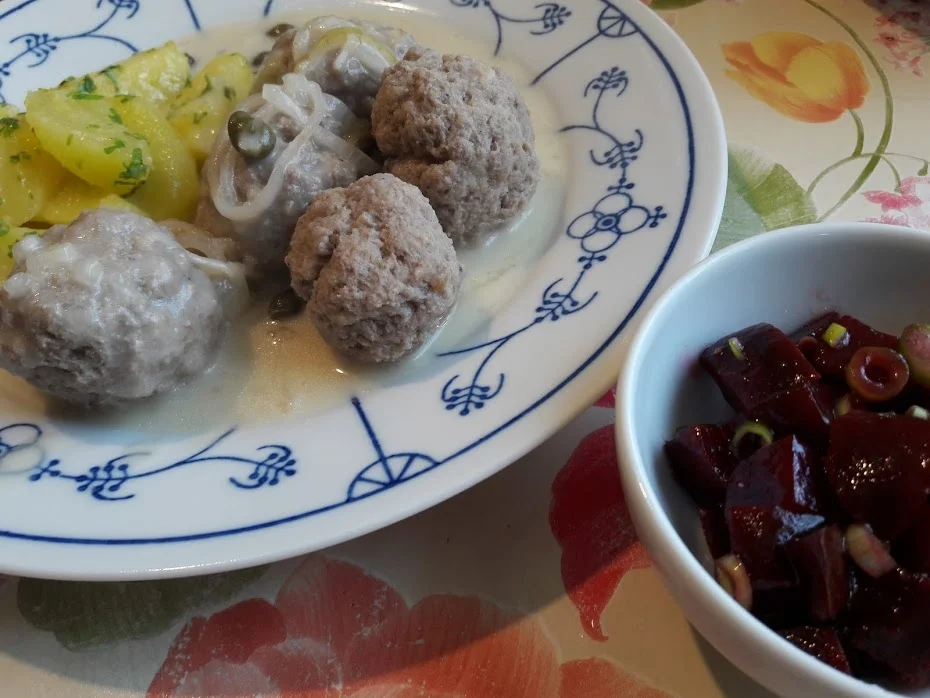 Königsberger Klopse mit Kartoffeln und rote Bete - Rezept - Bild Nr. 2