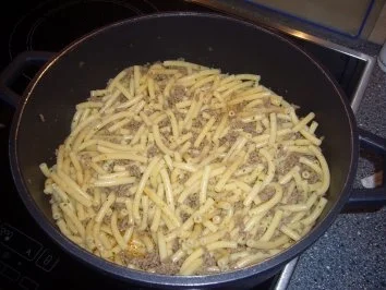 Rezept: Kikis Hackfleisch-Nudeltopf Bild Nr. 3 Kikis Hackfleisch-Nudeltopf - Rezept - Bild Nr. 3