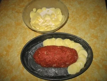 Rezept: Hackbraten auf Kartoffelgratin Bild Nr. 2 Hackbraten auf Kartoffelgratin - Rezept - Bild Nr. 2