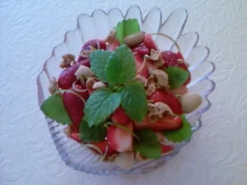Erdbeer-Amaretto-Salat - Rezept