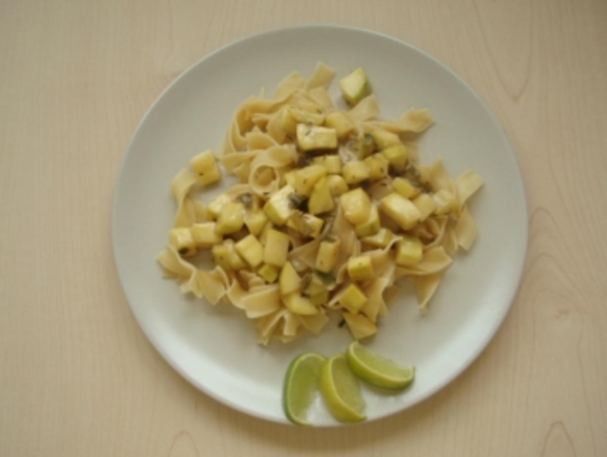 Bandnudeln mit Limetten - Zucchini - Sauce - Rezept - kochbar.de