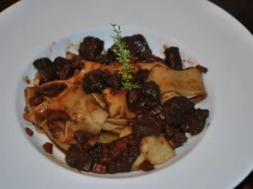 Parpadelle mit toskanischem Wildschweinragout - Rezept