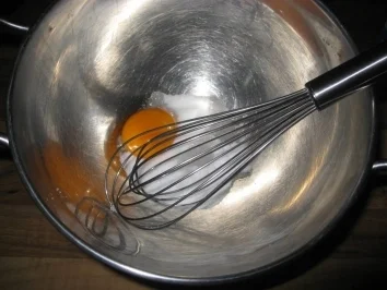 Campari- Orangensülze an frischen Erdbeeren im Körbchen mit warm-Kalter Vanillesabajonne - Rezept - Bild Nr. 5