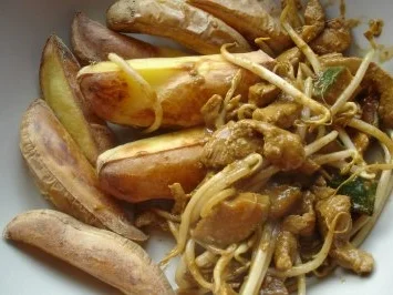 Schweinefleisch mit Erdnusssoße - Rezept