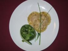 Ravioli mit Butternusskürbis-Ricotta-Füllung an Salatbouquet - Rezept