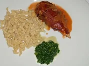 Rezept: Gefรผllte Hรคhnchenbrust in Marsalasoรe auf Gorgonzolaspinat und Spรคtzle Gefรผllte Hรคhnchenbrust in Marsalasoรe auf Gorgonzolaspinat und Spรคtzle - Rezept