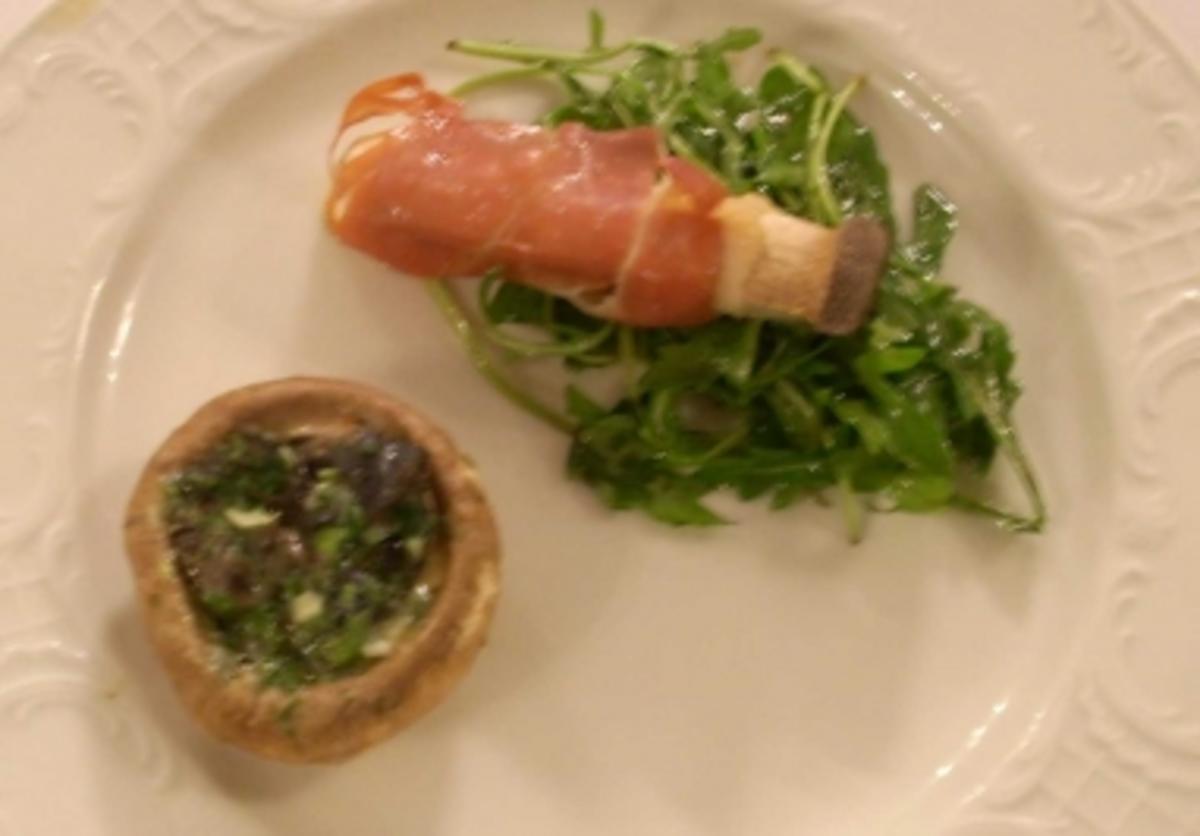 Kräutersaitlinge mit Schinken an gefüllten Champignons mit - Rezept ...