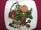 Räucherlachstatar auf Wintersalaten mit Frühlings-Dressing und Blätterteig - Rezept
