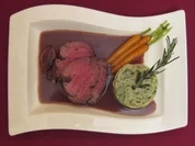 Ochsenfilet in Barolo pochiert mit Petersilienwurzelpüree - Rezept