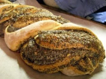 Mehlspeisen: Österlicher Mohn-Nuss-Zopf - Rezept