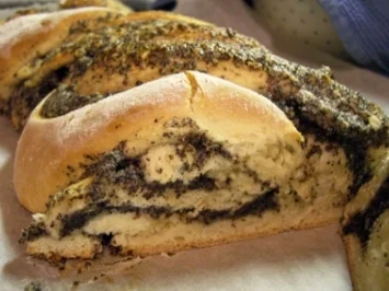 Mehlspeisen: Österlicher Mohn-Nuss-Zopf - Rezept - Bild Nr. 2