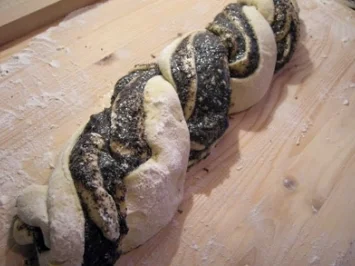 Mehlspeisen: Österlicher Mohn-Nuss-Zopf - Rezept - Bild Nr. 7