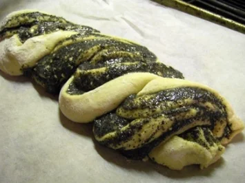 Mehlspeisen: Österlicher Mohn-Nuss-Zopf - Rezept - Bild Nr. 8