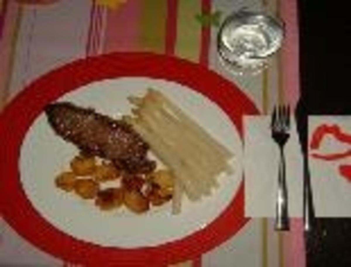 Bilder für Steaks mit Spargel überbacken - Rezept