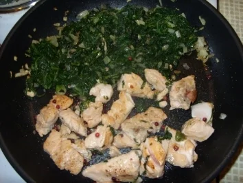 Lachsfilet auf Spinatbett und Kräuter-Nudeln - Rezept - Bild Nr. 2