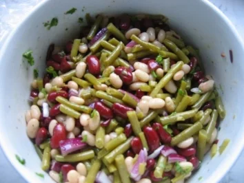 Rezept: Bunter Bohnensalat Bunter Bohnensalat - Rezept