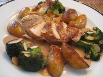 Rezept: Gebratene Maispoulardenbrust an Gorgonzolasauce Gebratene Maispoulardenbrust an Gorgonzolasauce - Rezept