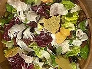 Rezept: Mediterraner Salat mit Ziegenkäse Mediterraner Salat mit Ziegenkäse - Rezept