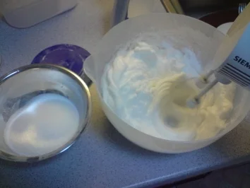 Rezept: Hanchen-Jansen Kuchen mit Stachelbeeren oder frischen Erdbeeren Bild Nr. 7 Hanchen-Jansen Kuchen mit Stachelbeeren oder frischen Erdbeeren - Rezept - Bild Nr. 7