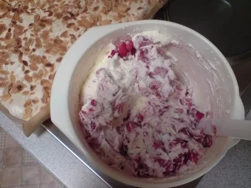 Rezept: Hanchen-Jansen Kuchen mit Stachelbeeren oder frischen Erdbeeren Bild Nr. 12 Hanchen-Jansen Kuchen mit Stachelbeeren oder frischen Erdbeeren - Rezept - Bild Nr. 12