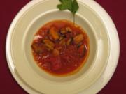 Miesmuscheln in Rotwein geschmort mit Tomatensoße und Petersilie - Rezept