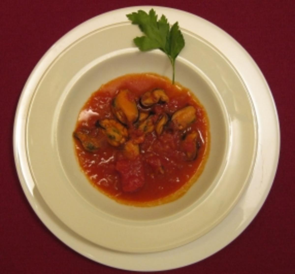 Bilder für Miesmuscheln in Rotwein geschmort mit Tomatensoße und Petersilie - Rezept