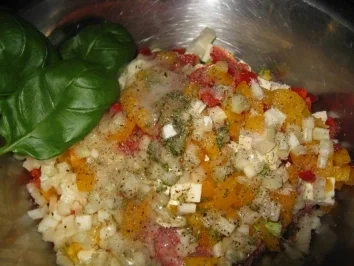 Mediterane Hackfleischpastete mit Rucola-Tomatensalat ( Rinderhack ) - Rezept - Bild Nr. 3