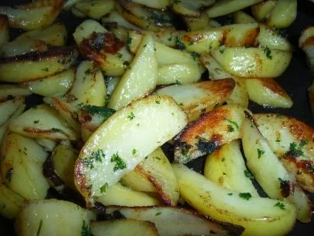 Rezept: Hähnchenkeule in roter Lackkorsage an Bratkartoffelnspalten Bild Nr. 7 Hähnchenkeule in roter Lackkorsage an Bratkartoffelnspalten - Rezept - Bild Nr. 7