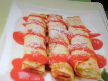 Rezept: Topfen-Palatschinken mit Erdbeesauce Topfen-Palatschinken mit Erdbeesauce - Rezept