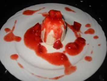 Rezept: Mandel-Erdbeer-Flammerie Mandel-Erdbeer-Flammerie - Rezept