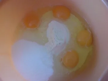 Rezept: Sahne-Nougat-Kuchen Bild Nr. 4 Sahne-Nougat-Kuchen - Rezept - Bild Nr. 4